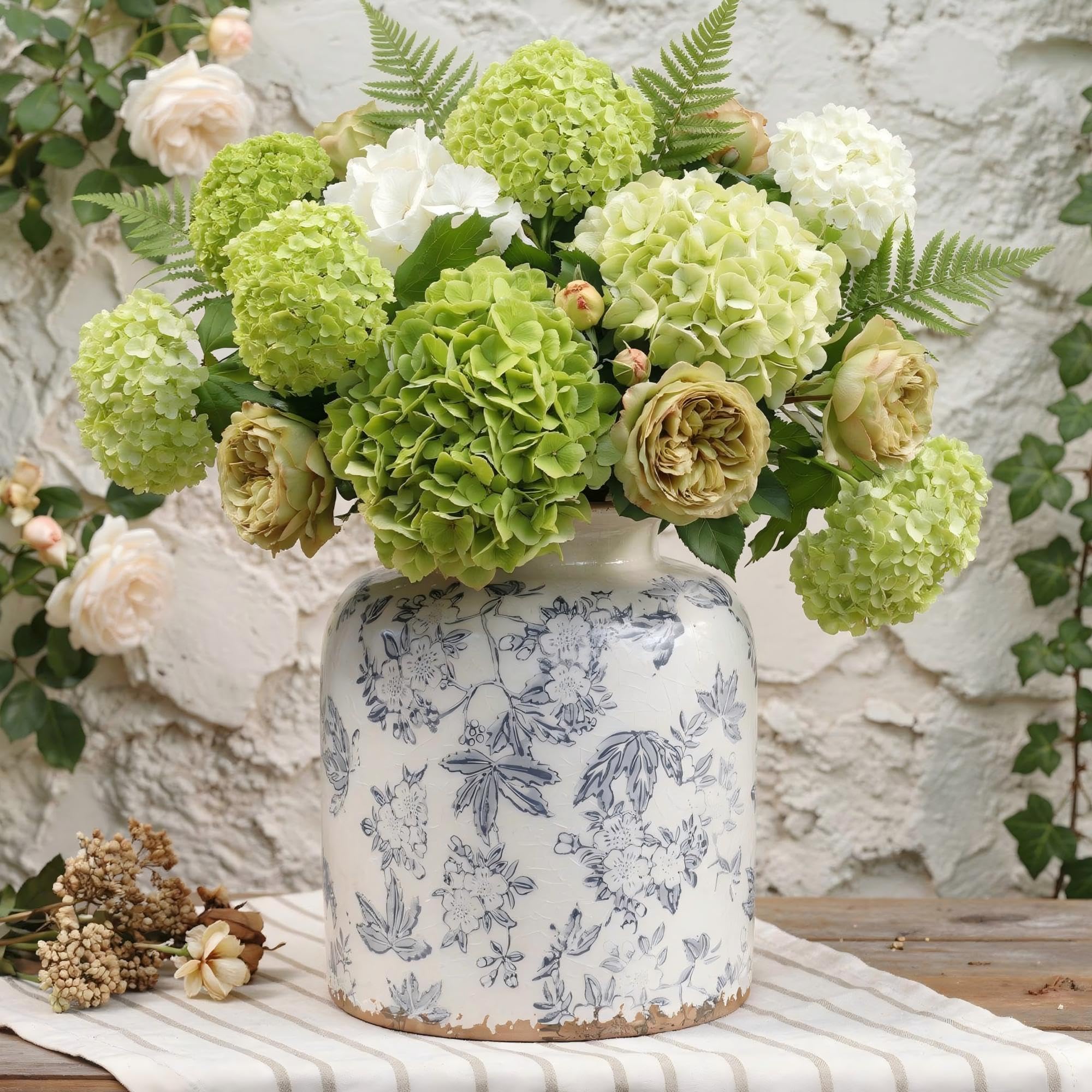 Ronasip Vintage Floral Chinoiserie Ceramic Vase, 6.2” Ice Cracked Hand-Painted Pastel Green Botanical Design, Antique Style Home Decor (Green, 6.2”x5.2”)